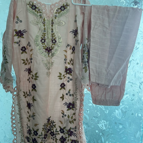 Embroidered Floral Kurta Set - Picture 1 of 8